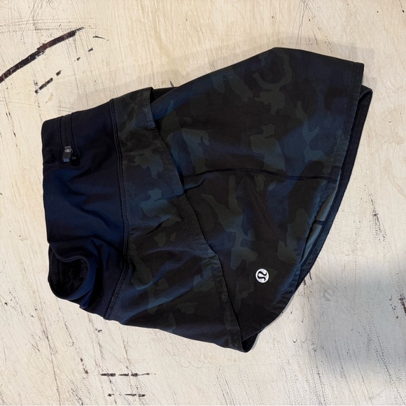 Lululemon Athletica Camo Black Women's Athletic Shorts Size 12 - Picture 6 of 7